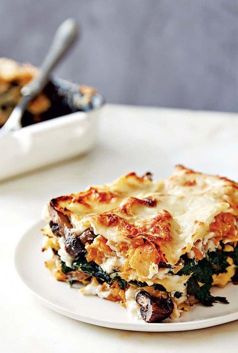 Butternut Squash Lasagna Recipe, Recipe Development, Casserole Healthy, Butternut Squash Kale, Homemade Bolognese, Cheese Noodles, Zucchini Gratin, White Lasagna, Meatless Mains