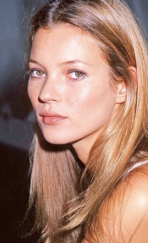 Kate Moss Hair, Supermodel Body, Kate Moss 90s, Kate Moss Style, Look Grunge, Queen Kate, Organic Makeup, 인물 사진, Kate Moss