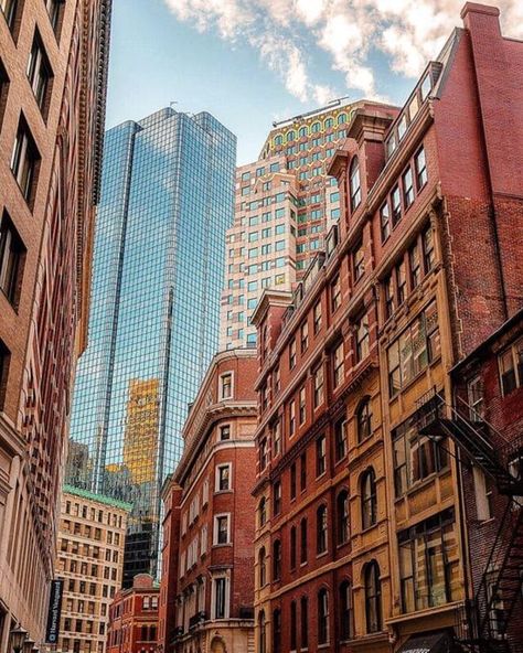 Boston travel guide part 1: what you need to know - Marina's Discoveries Boston Massachusetts Photography, Massachusetts Aesthetic, Boston Aesthetic, Boston Travel Guide, Boston Photography, Downtown Aesthetic, Downtown Boston, Boston Travel, Cityscape Photography