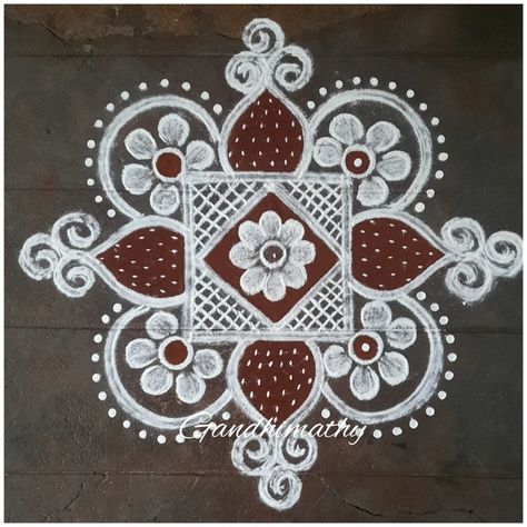 Madana Art, Red Rangoli, Easy Rangoli Designs Videos, Very Easy Rangoli Designs, Rangoli Designs Photos, Rangoli Designs Simple Diwali, Easy Rangoli Designs Diwali, Rangoli Side Designs, Simple Flower Design