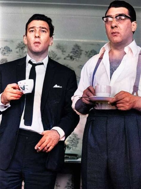 Kray Brothers, British Gangsters, Kray Twins, Gangster Outfit, Scarface Poster, The Krays, Storm In A Teacup, Peaky Blinders Poster, Real Gangster