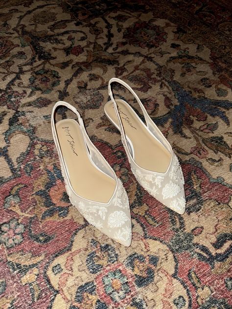 Simple Bridal Shoes, Flats For Wedding Brides, Pointed Toe Wedding Heels, Feminine Low Heel Slingback Pumps For Wedding, Chic Embellished Closed Toe Flats, Cream Flats For Spring Wedding, Embellished Evening Flats For Spring, Elegant Embellished Flats For Summer, Elegant Embellished Flats For Spring