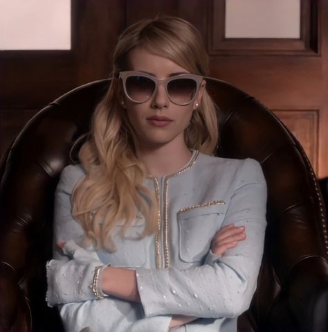 Chanel Scream Queens, Blue Tweed Blazer, Scream Queens Fashion, Chanel Oberlin, Horror Series, Queens Wallpaper, Chanel #1, Queen Aesthetic, Queen Outfit