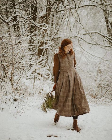 Romanticizing Winter, Winter Cottagecore, Plaid Dress Vintage, Winter Landscapes, Aesthetic Inspiration, Wool Clothing, Tartan Dress, Wool Winter, Vintage London