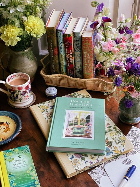 Cottage Mantel Decor, Books And Baking Aesthetic, Book And Tea, Photography Places, Common Themes, Art Books, Coffee And Books, Cozy Cottage, Slow Living