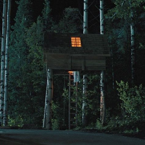 Hereditary Tree House, Saint Maud, Hereditary 2018, The Craft 1996, The Vvitch, American Horror Story Coven, Horror Themes, Movie Shots, Indie Horror