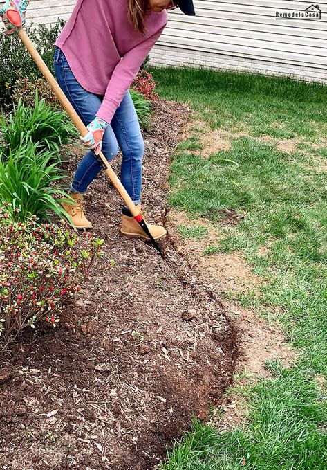 Flower Bed Edging, Landscape Edging, Lawn Edging, Walled Garden, Diy Backyard Landscaping, Sprinklers, Front House Landscaping, Front Porch Ideas, Summer Decorating Ideas