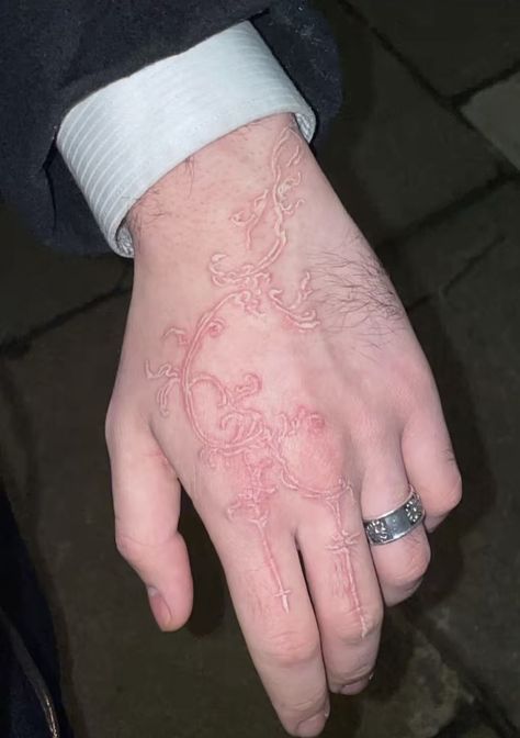 White Hand Tattoo, White Ink Tattoos Healed, Dragon Hand Tattoo, Cybersigilism Tattoo, Herren Hand Tattoos, Thumb Tattoos, Knuckle Tattoos, Funky Tattoos, Sigil Tattoo