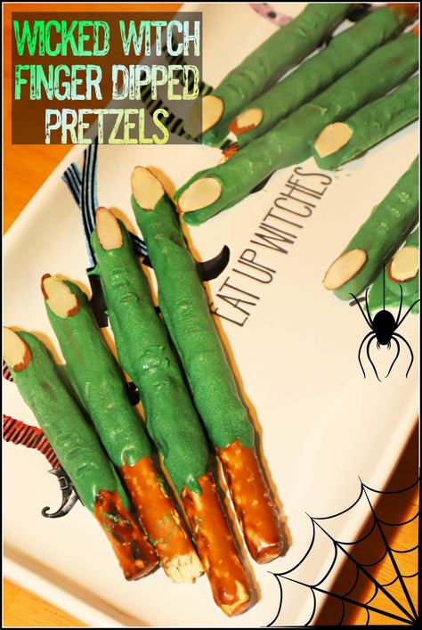 Finger Pretzels, Caramel Corn Easy, Candy Corn Sugar Cookies, Frankenstein Cookie, Halloween Pretzels, Creepy Food, Halloween Cookie Recipes, Dipped Pretzels, Witches Fingers