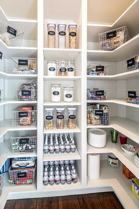 U shaped kitchen pantry Küchen In U Form, Best Kitchen Organization, Pantry Room, Kitchen Organization Diy, U Shaped Kitchen, Kitchen Pantry Design, Butlers Pantry, Modular Shelving, Pantry Ideas