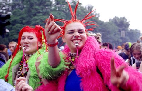 90s ravers: 1990s Raver Fashion- Raves were huge dance parties and those attending these events wore many hippie inspired clothes. A lot of brights colors used. Raver Fashion, 90s Rave Aesthetic, 90s Rave Fashion, Rave Aesthetic, Rave Scene, Rave Fit, Love Parade, 90s Rave, Rave Style