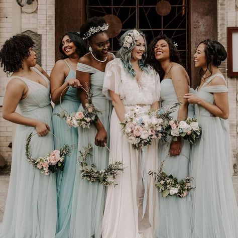 We are in floral hoop HEAVEN over here as we gaze at these fun wedding decor and flower ideas. This wedding trend is here to stay, and the bridesmaid bouquets pictured here are the proof in the pudding! #ruffledblog Baby Blue Bridesmaid Dresses, Wedding Flower Guide, Fun Wedding Decor, Beach Wedding Flowers, Wedding Floral Centerpieces, Floral Hoops, Blue Bridesmaid Dresses, Blue Bridesmaids, Wedding Flower Arrangements