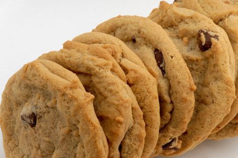 How to Keep Homemade Cookies Fresh When Sending Them Overseas to the Military | LEAFtv Army Care Package, Usmc Mom, Military Care Package, Buy Cookies, Package Ideas, Calorie Meal Plan, Homemade Butter, Piece Of Bread, Care Packages