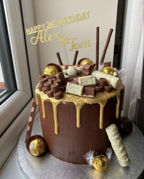 Chocolate Cake With Gold Drip, Gold Ganache, Triple Layer Cake, Ganache Drip, Cake With White Chocolate, Salted Caramel Cake, Gold Drip, Chocolate Gold, Caramel Cake