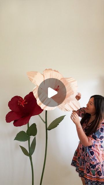 Diy Paper Dahlia, Giant Paper Dahlia, Giant Flower Backdrop Diy, Diy Large Paper Flowers, Large Paper Flower Template, Giant Paper Flower Tutorial, Giant Flowers Diy, Giant Paper Flowers Diy, Giant Paper Flowers Template