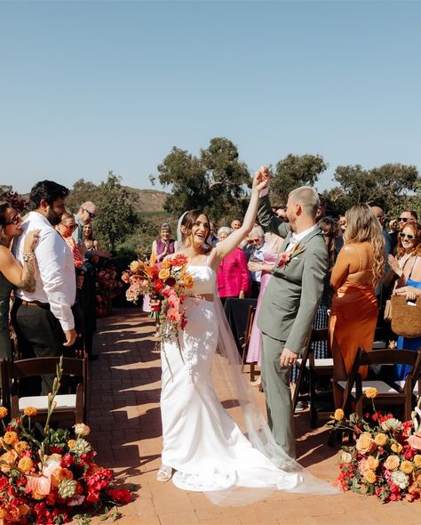 I think we need a little extra cheer and brightness for our feeds today Natalie + Bobby’s bird of paradise July wedding 💕🍊💕🍊💕 We always love flowering at the Old Rancho in Carlsbad. While still being able to accommodate a larger guest list, this venue always feels so cozy and intimate. Nothing compliments that feeling better like a perfect pop of color venue: @theoldrancho catering: @personaltouchdining photo: @kristyntaulanephoto rentals: @adorefolklore @conceptseventdesign lighting: @... Karoo Wedding, July Wedding, Feeling Better, Wedding Pins, Bird Of Paradise, Guest List, Birds Of Paradise, Love Flowers, Feel Better