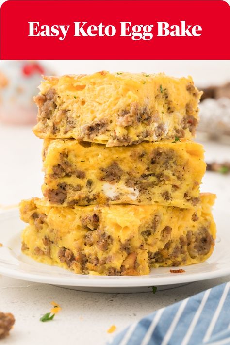 Easy Keto Egg Bake is the breakfast casserole you need to meal prep your way to a keto low carb lifestyle. This simple breakfast casserole is a few ingredients, and a mouthful of flavor. If you need to meal prep breakfast for the week, make this on a Sunday evening and portion is out for the week. It reheats well, is packed with protein, and pairs well with a bagel or toast if you need it to. Browned sausage and onions are baked with an egg custard and lots of cheddar cheese a delicious egg bake Low Carb Egg Bake, Breakfast Keish, Keto Egg Bake, Sausage Egg Bake, Easy Egg Bake, Egg And Cheese Casserole, Egg Bake Casserole, Breakfast Egg Bake, Low Carb Breakfast Casserole