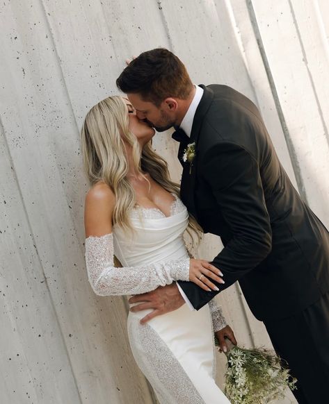 #NHL star Alex Killorn and his stunning fiancée Tiffany Killorn tied the knot and they’re sharing an exclusive look into their elegant Napa Valley wedding with US 🤍 Amazing bride has chosen the Envy gown by @evalendel with custom made detachable sleeves 😍❤️ Bride @tiffytxo Groom @akillorn17 Photos @kayleightaylor Bridal store @wona.bridal Planner @annaluciaevents Video @fsnapavalley Wona Bridal, Bridal Planner, Eva Lendel, Napa Valley Wedding, Bridal Store, Detachable Sleeves, Bridal Stores, Valley Wedding, Napa Valley