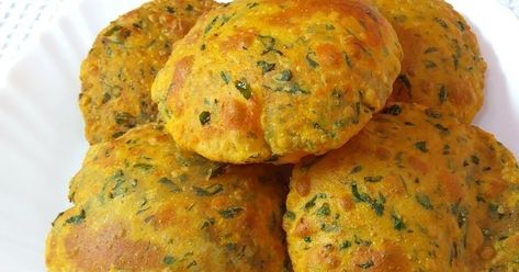 Methi Puri Recipe, Homestyle Cooking, Aloo Recipes, Puri Recipes, Boiled Potatoes, Indian Cooking, Curry Leaves, Chilli Powder, Simple Recipe