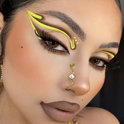 Eyeliner Aesthetic, Exotic Makeup, Makeup Nails Art, Graphic Makeup, Graphic Eyeliner, Swag Makeup, Eye Makeup Steps, Unique Makeup, Makeup Quotes