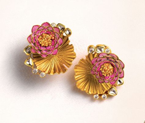 Zoya's stunning Banaras collection from 2012 ~ Lotus earrings in yellow gold with pink enamel and polki diamonds Wedding Jewellery Collection, Antique Gold Jewelry, Gold Jewelry Earrings, Gold Jewelry Simple, Jewelry Design Earrings, Gold Earrings Designs, Gold Jewelry Indian, Bridal Gold Jewellery, Gold Jewellery Design