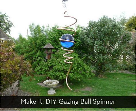 Who knew making a gazing ball garden spinner could be this easy? Wind Spinners Diy, Crystal Suncatchers Diy, Spinners Diy, Glass Bead Crafts, Garden Wind Spinners, Marbles Crafts, Garden Spinners, Simple Home Decor, Diy Marble