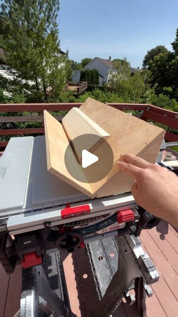 Sliding Table Saw, Diy Table Saw, Sliding Table, Table Saws, Table Saw Blades, Workshop Ideas, Spiral Staircase, Table Saw, Diy Stuff