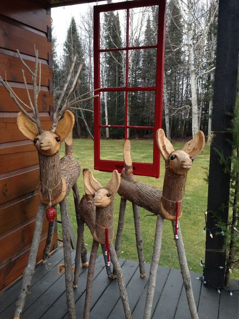 Reindeer Diy, Wood Log Crafts, Tre Kunst, Wood Reindeer, Wood Yard Art, Christmas Reindeer Decorations, Wooden Reindeer, Christmas Wood Crafts, Christmas Crafts Decorations