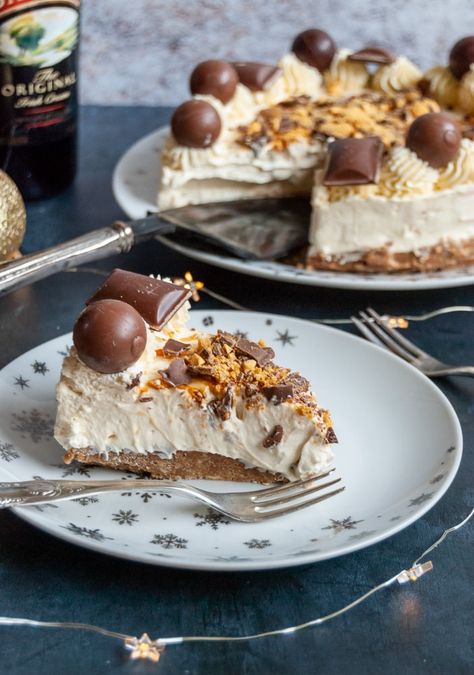 No Bake Baileys cheesecake - Something Sweet Something Savoury No Bake Baileys Cheesecake, Chocolate Orange Cheesecake, Baileys Cheesecake, Cheesecake Trifle, Baileys Recipes, How To Make Cheesecake, Baileys Irish, Easy No Bake, Homemade Cake