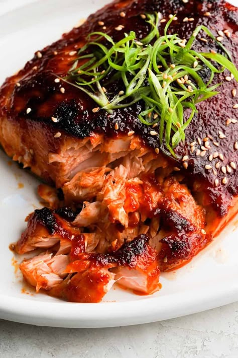 Gochujang Fish Recipe, Gochujang Salmon Recipe, Gojuchang Salmon, Salmon Gochujang, Salmon Asian Recipes, Jap Chae Recipe, Korean Salmon, Gochujang Salmon, Pandan Rice