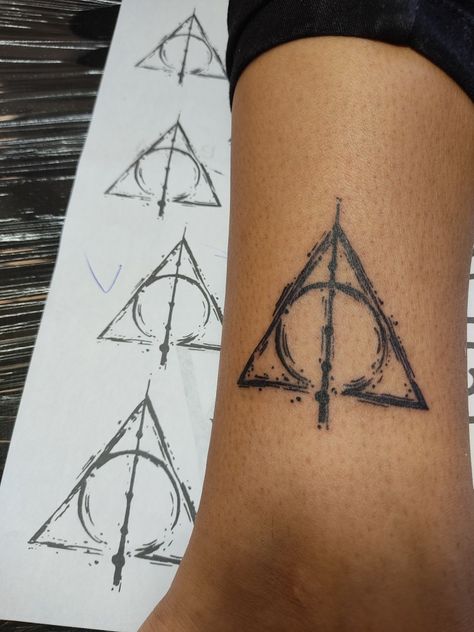 Harry Potter Tattoo For Men, Harry Potter Tattoos Men, Amanda Tattoo, Hallows Tattoo, Deathly Hallows Symbol, Tatoo Inspiration, Dragon Sleeve Tattoos, Scorpion Tattoo, Harry Potter Tattoos