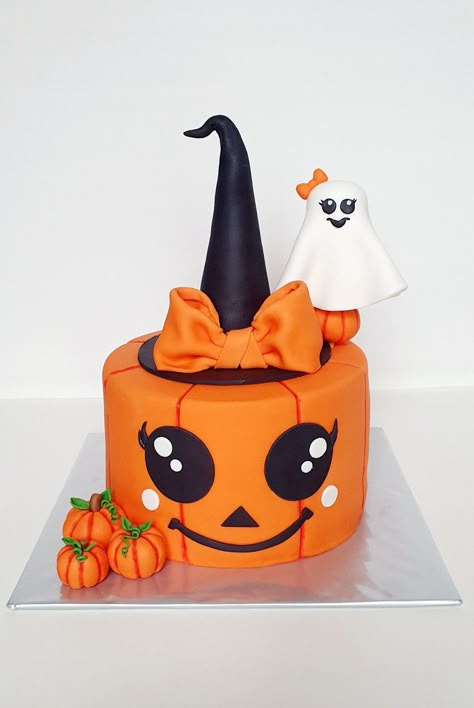 Halloween Fondant Cakes, Halloween Fondant Cake, Cute Halloween Cakes, Halloween Cake Recipes, Halloween Pumpkin Cake, Halloween Birthday Cakes, Cake For Boyfriend, Halloween Cake Decorating, Halloween Cake Pops