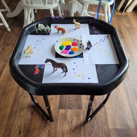 Painting Tuff Tray Ideas for Toddlers and Preschoolers : Fun and Easy Activities - Tuff Tray Ideas For Toddlers, Tuff Table, Baby Room Activities, Tuff Tray Ideas Toddlers, Tuff Tray Ideas, Messy Play Activities, Sensory Activities For Preschoolers, Outdoor Activities For Toddlers, Toddler Games