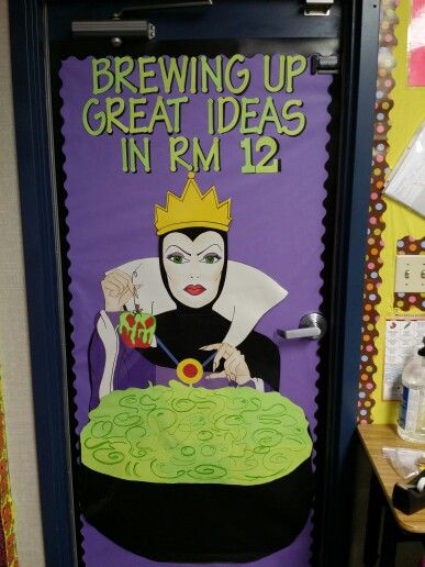 Halloween Classroom Door for my daughter's fourth grade class/ Evil Queen from Snow White. Ursula Classroom Door, Disney Villains Bulletin Board, Ursula Door Decoration, Snow White Classroom Door, Maleficent Door Decorations, Disney Villain Door Decorations, Snow White Door Decoration, Snow White Classroom Theme, Disney Halloween Classroom Door