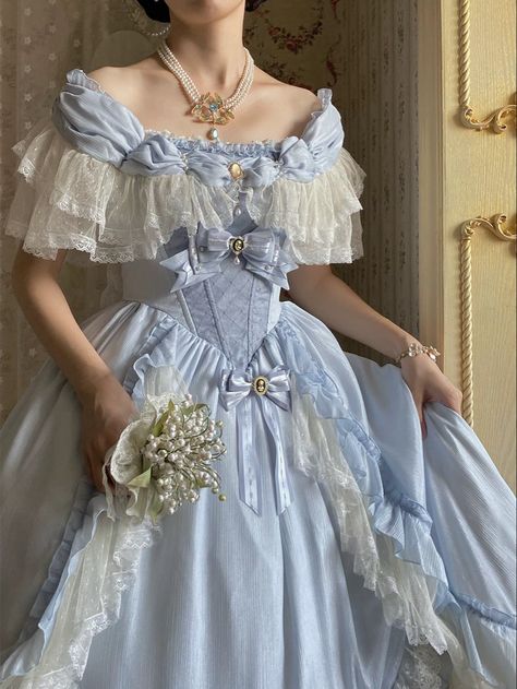 Dresses Old Fashioned, Princess Dresses Aesthetic Medieval, Pretty Victorian Dresses, Royal Aesthetic Dress, Historical Prom Dress, 1800 Clothes, Royal Dresses Aesthetic, Princess Dress Blue, Victorian Princess