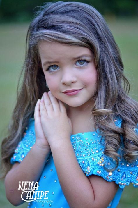 Toodler pageant hair and makeup. Natural Pageant Hair, Pageant Hair Tutorial, Girl Pageant Hair, Girls Pageant Hair, Kids Pageant Hair, Pageant Hair Styles, Glitz Pageant Hair, Foilayage Hair, Pageant Hair And Makeup