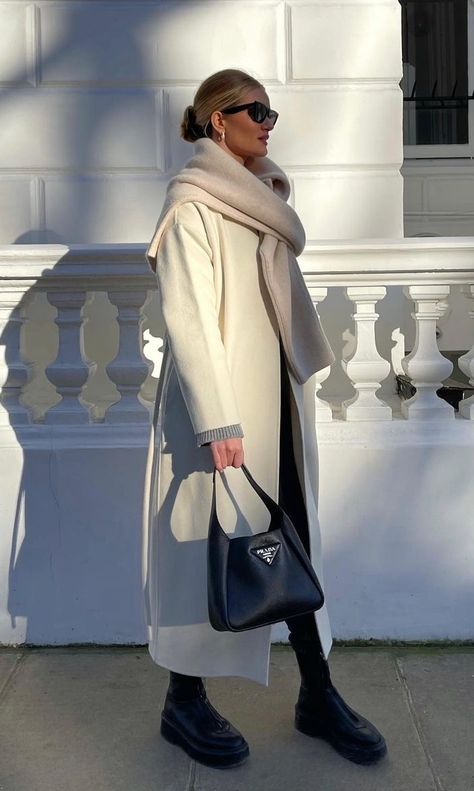 Rosie Huntington-Whiteley was seen in a White Hunter Coat from Anine Bing ($699), a Beige Rennes Double Cashmere Shell Sweater from Totême, Detroit Vanessa High Rise Straight Jean from Khaite ($340), Black Edge Cl Cat Eye Sunglasses from Celine ($405) and Black Leather Ankle Boots from The Row ($1,290). To shop this look or buy this outfit on a budget, click the theninesfashion.com link. #RosieHuntington-Whiteley #AnineBing #Totême #Khaite #Celine #TheRow Rosie Huntington Whiteley Style, Rosie Hw, Fierce Fashion, Rosie Huntington, Huntington Whiteley, Rosie Huntington Whiteley, White Coat, Looks Style, Winter Fashion Outfits