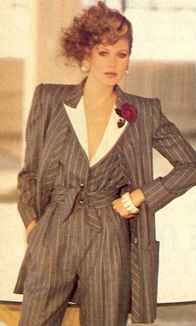 The 1980s power suit became a symbol of womens rights. For the first time women were beginning to be taken seriously in the work environment, and this was the first time they could wear pants. Often the suit had matching jacket and trousers. Additionally the shoulder pads were larger, to sort of give them a bigger, more man-like appearance. Although still feminine, in many ways the women's power suit mirrored that of the mans. Allison Hauke. 4/11/17 High Waisted Vintage Skirt, Fashion 80s Women, 90s Fashion For Women, 1980s Fashion Trends, Look 80s, 1980s Jacket, 1980’s Fashion, Power Woman, Fashion 1980s