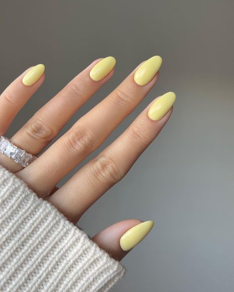 i heard butter yellow is the colour of the season 🧈🥞💛 using @gelcare.official Butter *discount code: NAILSBYALSN ring @treasurebox.jewelry *discount code: NAILSBYALSN ————- *aff #yellownails #springnails #summernails #swatch #gelnails #almondnails #yellow #nailinspo #spring #summer butter yellow nails beauty swatch nail inspo almond aesthetic spring summer Yellow Oval Nails, Butter Yellow Nails, Almond Aesthetic, Yellow Almond Nails, Pale Yellow Nails, Cute Yellow Nails, Light Yellow Nails, Nail Inspo Almond, Yellow Nail Designs