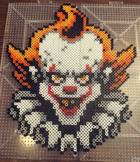 #perler #pixelart #hama #pennywise #stephenking Pennywise Perler Beads, Pennywise Pixel Art, Beetlejuice Perler, Halloween Perler Beads, Alpha Crochet, Harry Potter Perler Beads, Halloween Perler, Melt Beads Patterns, Easy Perler Bead Patterns