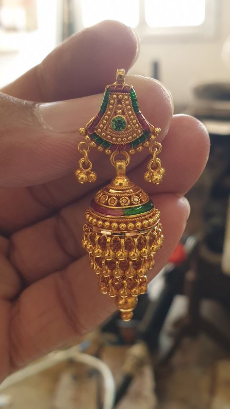 Long Chain Earrings Gold, Jhumkas Gold, Maharashtrian Jewellery, Fashion Jewelry Necklaces Gold, Gold Jewelry Prom, Royal Jewellery, Small Earrings Gold, Gold Jhumka, Jewelry Prom