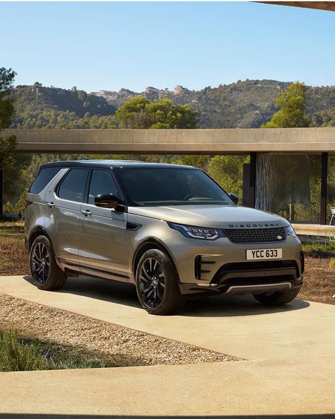 Wherever you go, look right at home with #LandRover #Discovery Landmark Edition's dynamic design.  #LandmarkEdition #4x4 #Adventure… Discovery Car, 4x4 Adventure, Range Rover Discovery, Land Rover Discovery 5, Discovery 5, Suv 4x4, Disco Fever, Land Rover Discovery Sport, Discovery Sport