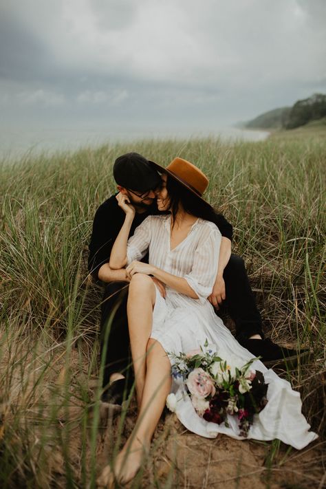 Vineyard Photos, Couples Picnic, Prenup Photos Ideas, Prenuptial Photoshoot, Romantic Poses, Boho Photoshoot, Wedding Fotos, I Have No Words, Pre Wedding Photoshoot Outdoor