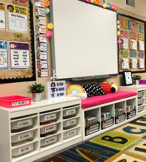 1st Grade Hallway Displays, Kindergarten Library Center Ideas, Bulletin Board In Classroom, Preschool Computer Center, Carpet Squares For Classroom, Learning In Wonderland, Happy Hues Classroom Decor, Turn In Bins Classroom, Classroom Slides Template