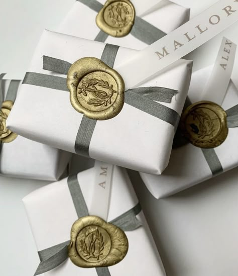 Wax Seal Ideas Gift Wrapping, Wax Seal Wrapping Ideas, Wax Seal Wrapping Gifts, Wax Stamp Ideas Gift Wrapping, Wax Seal Present Wrapping, Christmas Wax Seal Gift Wrapping, Gift Wrap Wax Seal, Wax Seal With Ribbon, Gift Wrapping With Wax Seal