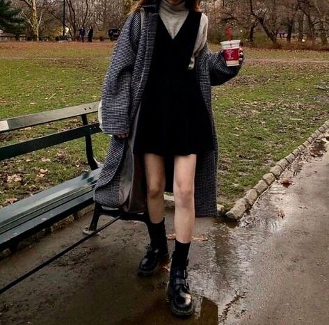 winter begins to wake up Dark Academia Outfit, Academia Outfits, Academia Fashion, Mode Inspo, 가을 패션, Aesthetic Outfit, Fashion 2020, Looks Style, Mode Inspiration