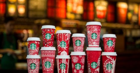 Christmas Packaging Design, Copo Starbucks, Café Starbucks, Starbucks Lovers, Holiday Cups, Creativity Art, Starbucks Christmas, Red Cups, Christmas Menu