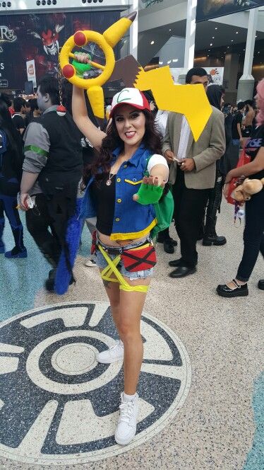 Mash Ketchum - mashup of Ash Ketchum and Sora from Kingdom Hearts Ash Ketchum Costume Women, Ash Catchem Costume, Ash Ketchum Costume, Ash Ketchum Cosplay, Ash Costume, Gamer Cosplay, Group Cosplay, Video Game Cosplay, Geek Games