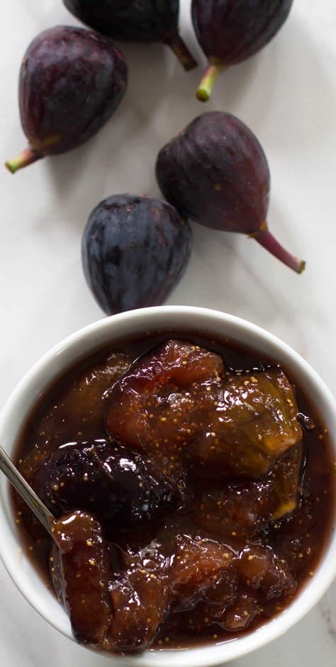 Fresh figs and fresh fig compote Easy Fig Recipes, Stewed Figs, Fig Sauce, Canning Jam Recipes, Fig Jam Recipe, Salsa Tomatillo, Fig Spread, Fig Compote, Compote Recipe