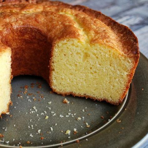 German Butter Pound Cake German Pound Cake, Homemade Pound Cake, Butter Pound Cake, German Desserts, Cinnamon Roll Cake, Cake Recipes From Scratch, Brownie Cake, Pie Cake, Pound Cake Recipes